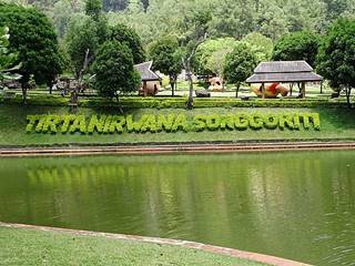 kolam renang tirta nirwana